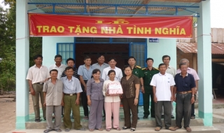 Châu Thành: Trao tặng nhà tình nghĩa cho gia đình chính sách