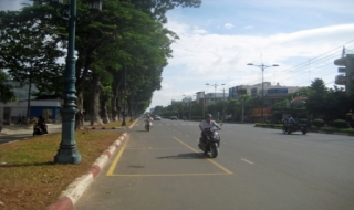 Bạn đọc viết: Cần xem xét lại việc phân luồng giao thông trên tuyến đường 30 tháng 4