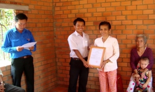 Gò Dầu: Trao nhà nhân ái ở xã Hiệp Thạnh