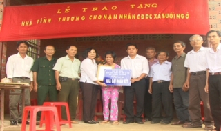 Tân Châu: Tặng nhà ĐĐK cho NNCĐDC/dioxin