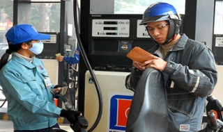 Trước mắt, chưa điều chỉnh tăng giá xăng dầu