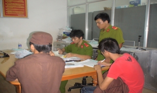 CSGT Thị xã: Kiểm điểm nhóm thanh niên “nằm trên yên mô tô” biểu diễn
