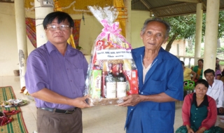 Lãnh đạo tỉnh: Thăm và tặng quà tết cho bà con dân tộc Khmer huyện Châu Thành