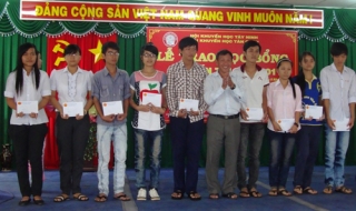 Tân Châu: Trao học bổng khuyến tài