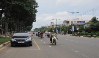 Từ ngày 3.10: Xử lý mô-tô chạy bên ngoài dãy phân cách trên đường 30.4