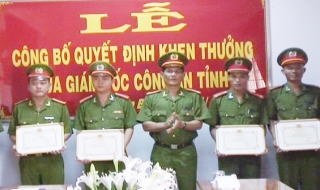 Nhiều tập thể, cá nhân được khen thưởng trong phong trào toàn dân BVAN Tổ quốc