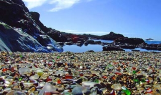 Glass Beach – Bãi biển thuỷ tinh độc đáo ở California (Mỹ)