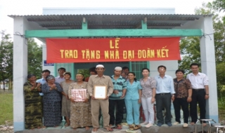 Châu Thành: Bàn giao nhà ĐĐK cho người nghèo
