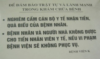 Mất niềm tin vào y bác sĩ, dân mới phải 'hối lộ'