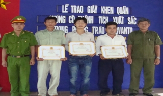 Công an Tây Ninh: Khen thưởng đột xuất cho những người bắt trộm