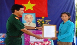 Tân Châu: Bàn giao nhà đồng đội