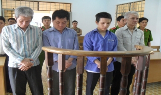 Làm giả giấy tờ để tiêu thụ xe gian