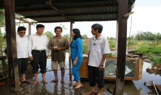 Gò Dầu: Hỗ trợ những hộ dân bị lốc xoáy làm hư nhà