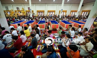 Nơi người sống làm tang cho chính mình
