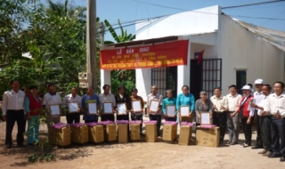 Hội CTĐ quận Tân Bình, TP.HCM: Tặng nhà ĐĐK cho người nghèo huyện Châu Thành