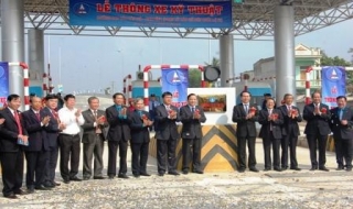 Thông xe 20km đường cao tốc hiện đại nhất Việt Nam