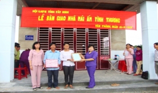 Hội LHPN Tây Ninh: Tặng mái ấm tình thương cho phụ nữ nghèo huyện Tân Châu