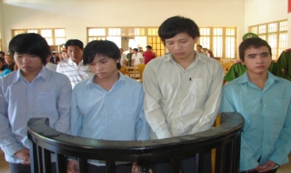 Phạt tù nhóm “ma men” chống người thi hành công vụ