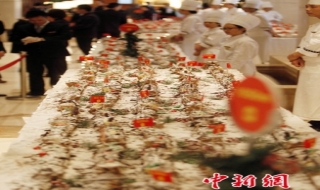 Bánh gốc cây Noel dài nhất