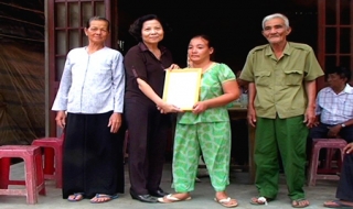 Tặng nhà tình thương cho NNCĐDC/dioxin huyện Dương Minh Châu
