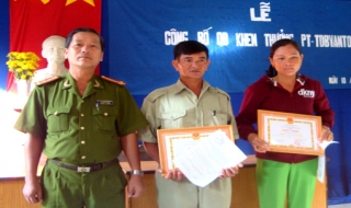 Gò Dầu: Khen thưởng người bắt trộm và phá vụ mua bán ma tuý