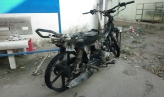 Say rượu đánh vợ, đốt xe