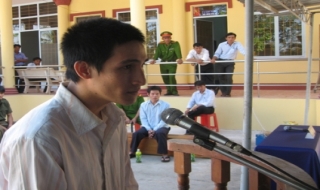 Lãnh án 12 tháng tù vì tội chém và… cắn công an