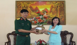 Phụ nữ Tân Châu thăm Quân đoàn 4
