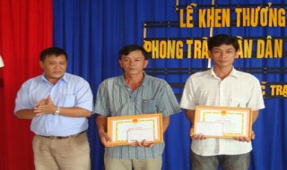 Gò Dầu: Khen thưởng đột xuất cho quần chúng bắt trộm