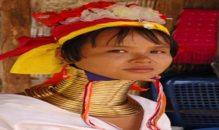 Thái Lan: Độc đáo tục đeo vòng cổ của phụ nữ Padong