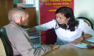 CLB thầy thuốc trẻ Châu Thành: Khám bệnh cho bà con nghèo