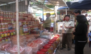 Thị xã: Công tác chống buôn lậu, hàng giả và gian lận thương mại chưa đạt hiệu quả cao