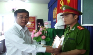 Khen thưởng đột xuất cho các tập thể, cá nhân bắt cướp