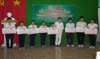 Hội CTĐ Tây Ninh: Trao học bổng cho học sinh nghèo hiếu học huyện Châu Thành