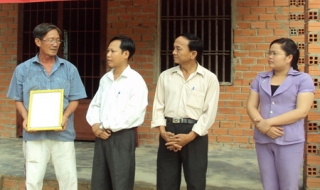 Tân Châu: Tặng nhà ĐĐK cho người nghèo