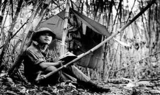 Giao thừa ở chiến trường nghe Bác Hồ chúc Tết