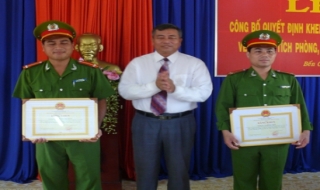 Công an Tây Ninh: Khen thưởng CBCS Công an huyện Bến Cầu