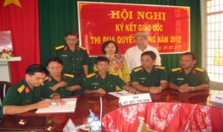 Cụm thi đua LLVT các huyện biên giới: Ký kết thực hiện phong trào thi đua quyết thắng năm 2012