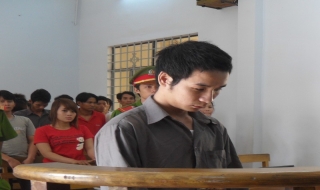 Lãnh án 2 năm tù chỉ vì… nỗi máu anh hùng