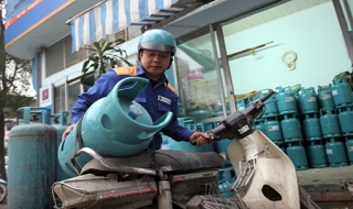 Bộ Tài chính yêu cầu giảm ngay giá bán gas trong nước