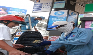 Từ 16 giờ, giá xăng tăng 2.100 đồng/lít