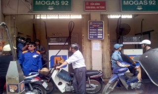 Bộ Tài chính nói gì về cú nhảy giá xăng dầu?