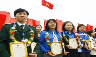 Bí thư xã đoàn Suối Dây, Tân Châu, Tây Ninh  Nguyễn Thị Thanh Huyền nhận giải thưởng 26.3