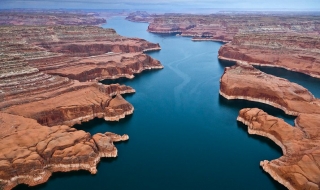 Thú vị ngắm cảnh hồ Lake Powell của Mỹ