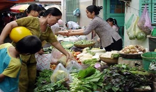 Lương tối thiểu dù tăng vẫn “lạc hậu” với mức sống