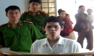 Ngồi tù vì buôn bán “hàng trắng”