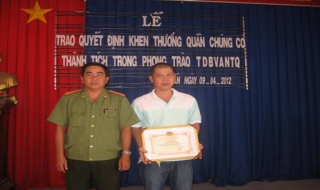 Công an Tây Ninh: Khen thưởng đột xuất cho quần chúng bắt được kẻ gian