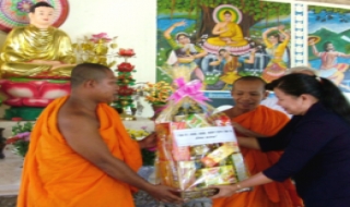 Thăm, chúc Tết cổ truyền bà con dân tộc Khmer ở Châu Thành