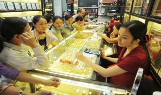 Sau ba ngày, giá vàng mất 320.000 đồng mỗi lượng