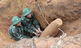 Công an các huyện, thị:  Thực hiện tốt công tác tuyên truyền, vận động giao nộp vũ khí, vật liệu nổ